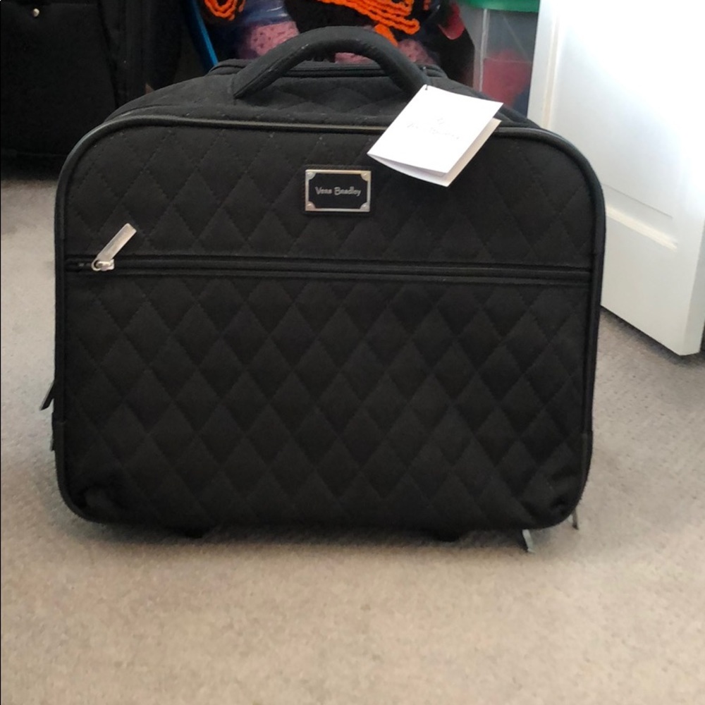 Vera Bradley Rolling Luggage. FITS UNDER SEAT. 🏝